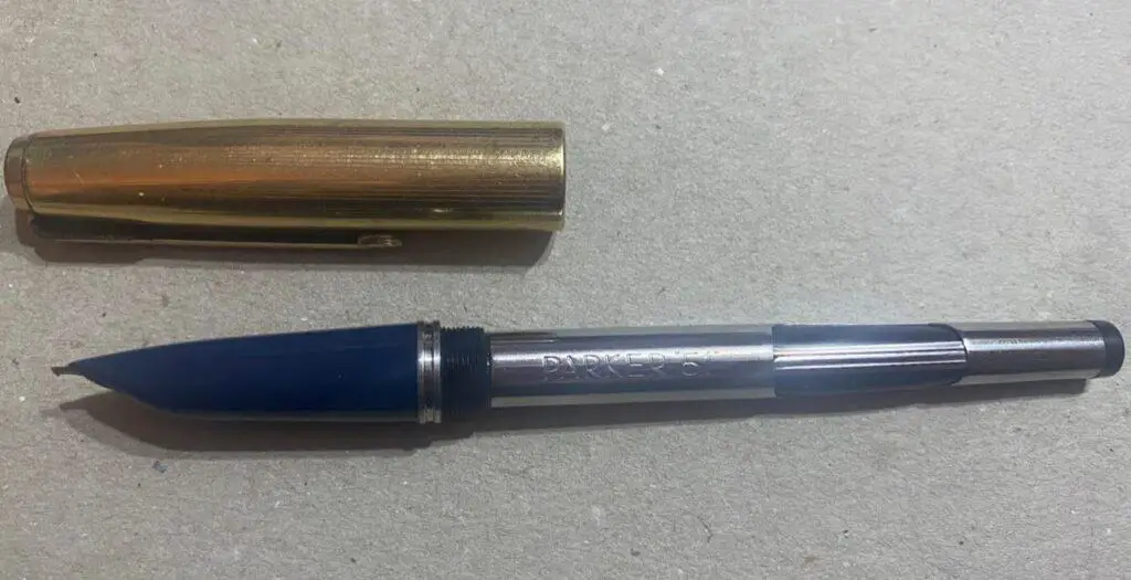 Blue Parker 51 with open cap and vacumatic filling mechanism