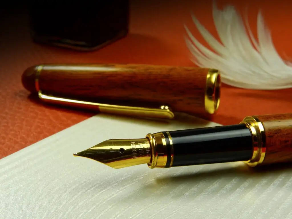 gold nib fountain pen